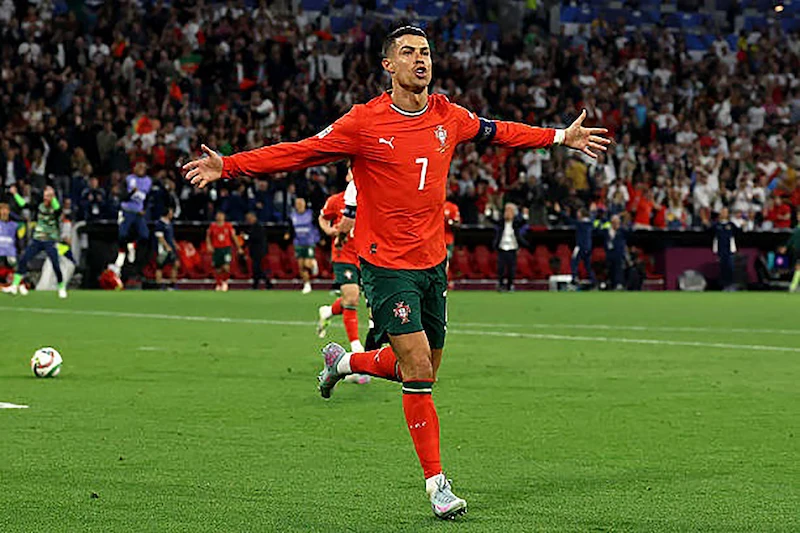 Ronaldo has no tattoos for humanitarian reasons